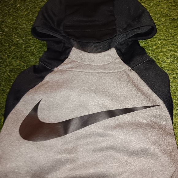 Nike Dri Fit Kids Medium Big Swoosh Logo Gray & Black Performance Hoodie Like Ne - Picture 6 of 10